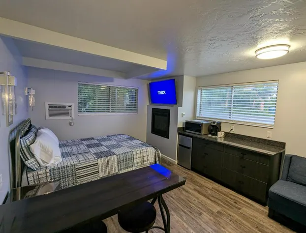 Majestic Rockies Motel hotel detail image 3