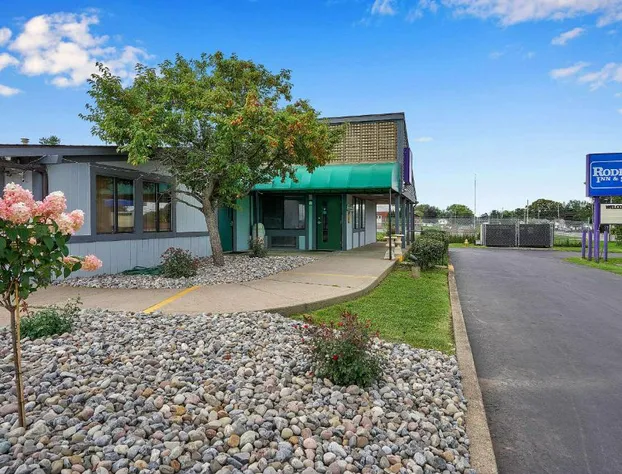 Days Inn by Wyndham Liverpool/Syracuse hotel detail image 1