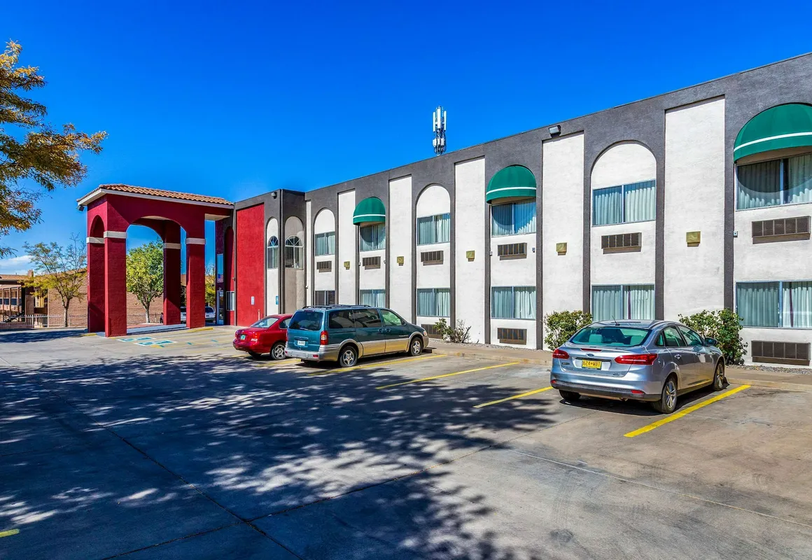 Econo Lodge Inn & Suites Albuquerque East I-40 Eubank Exit hotel hero