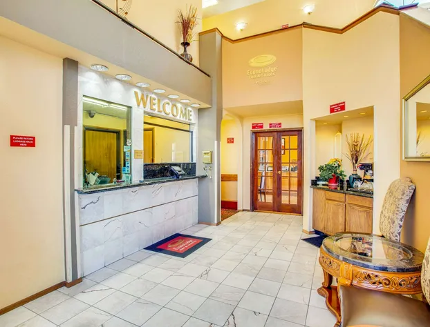 Econo Lodge Inn & Suites Albuquerque East I-40 Eubank Exit hotel detail image 3