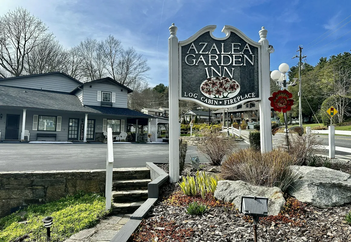 Azalea Garden Inn hotel hero