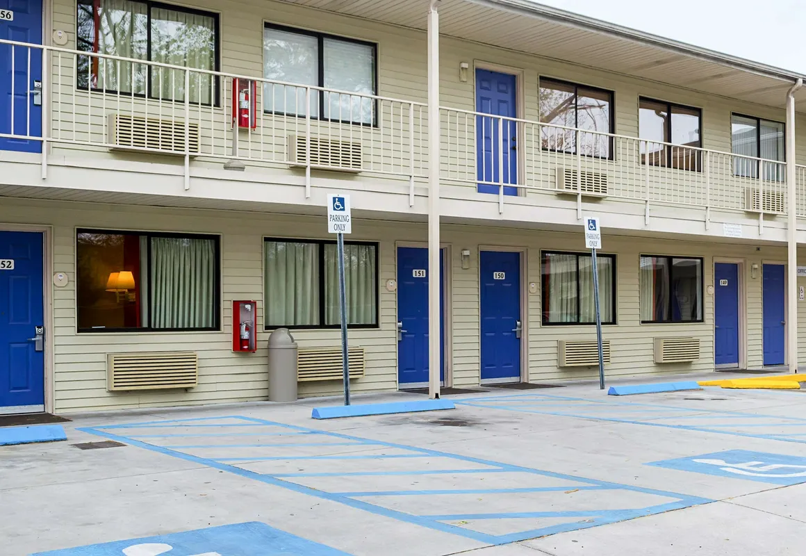 West Ashley Inn hotel hero