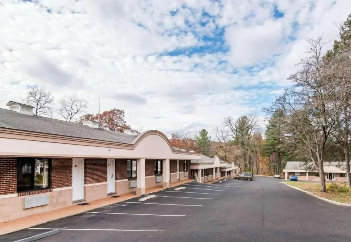 Kingston Motel hotel hero