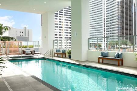 High floor Heart of downtown Miami 2 Bed heated POOL & GYM hotel detail image 1