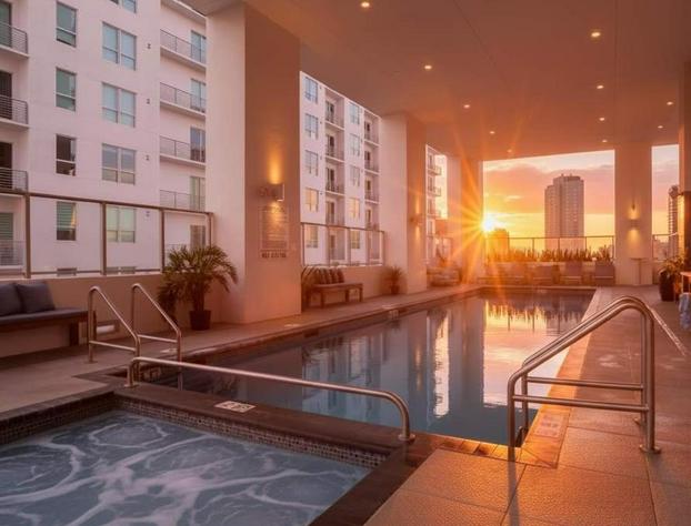 High floor Heart of downtown Miami 2 Bed heated POOL & GYM hotel detail image 3