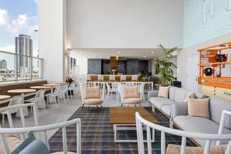 High floor Heart of downtown Miami 2 Bed heated POOL & GYM hotel detail image 3