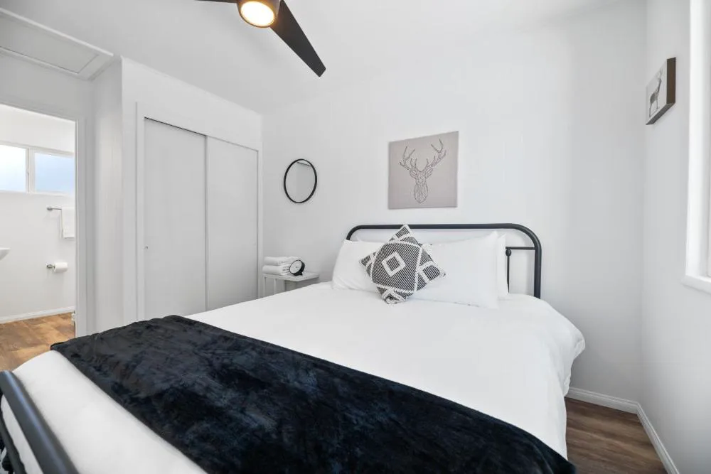 Blue Bear Lodge 4 by Big Bear Vacations Walk To Marina & Village hotel hero