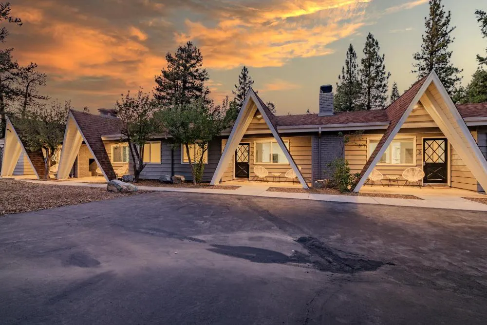 Blue Bear Lodge by Big Bear Vacations Walk To Marina & Village hotel hero