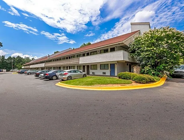 Econo Lodge Charlotte Airport hotel detail image 1