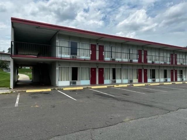 Loyalty Inn Charlotte Airport hotel hero