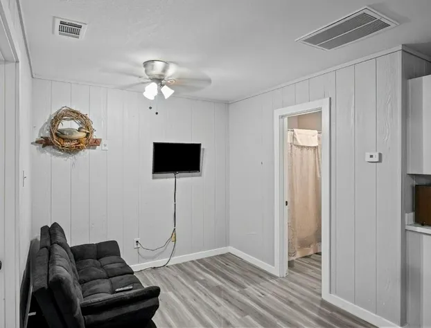 Axtons Bass City Lake Front Resort hotel detail image 3