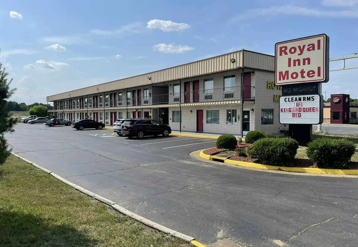 Royal Inn Motel hotel hero