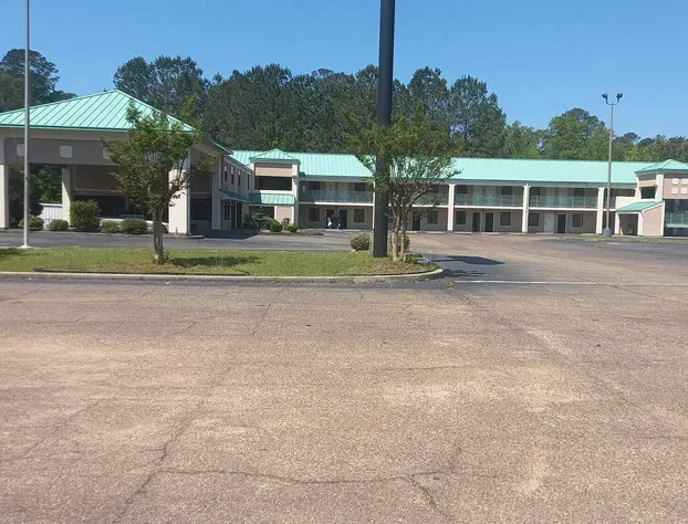 Traveler Inn and Suites hotel detail image 1