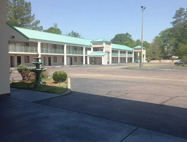 Traveler Inn and Suites hotel detail image 2