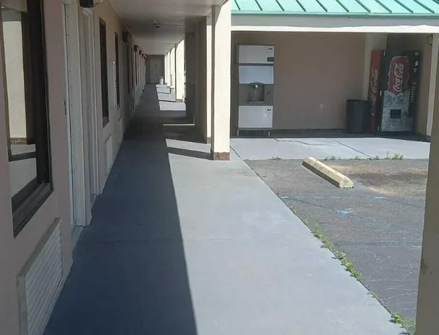 Traveler Inn and Suites hotel detail image 3