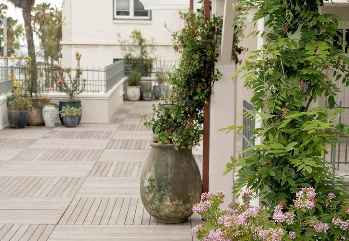 15 Rose Ave hotel hero