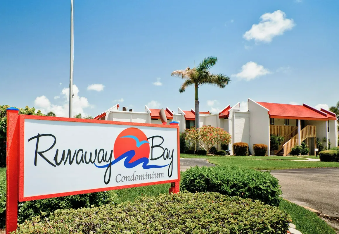 Runaway Bay 213 hotel hero