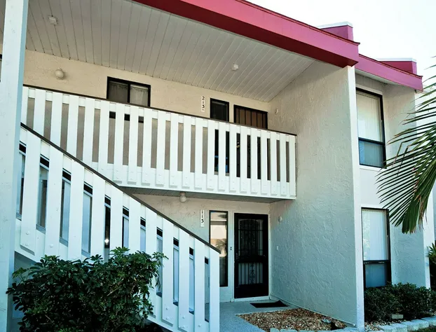 Runaway Bay 213 hotel detail image 2