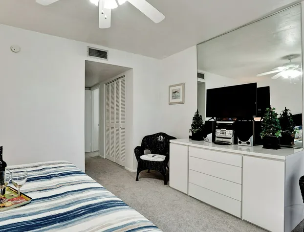 Runaway Bay 213 hotel detail image 4