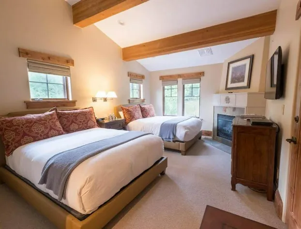 Hotel 2 Queen Hotel Room by RedAwning hotel detail image 1