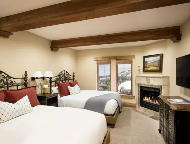 Hotel 2 Queen Hotel Room by RedAwning hotel detail image 2