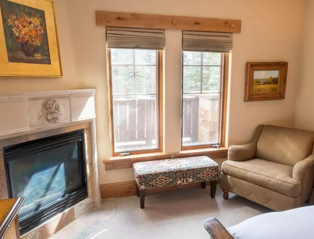 Hotel King Hotel Room by RedAwning hotel detail image 1