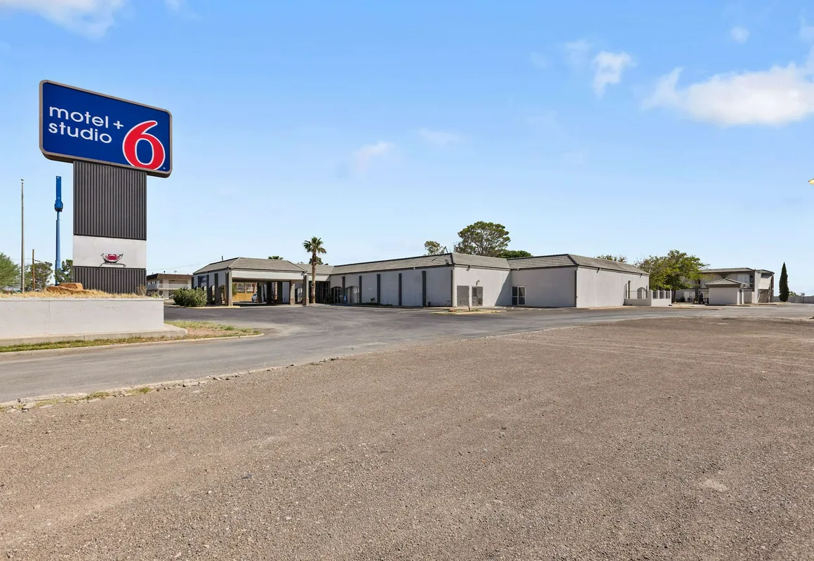 Motel 6 Pecos, TX hotel hero