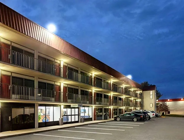 Super 8 By Wyndham Baltimore Northwest hotel detail image 2