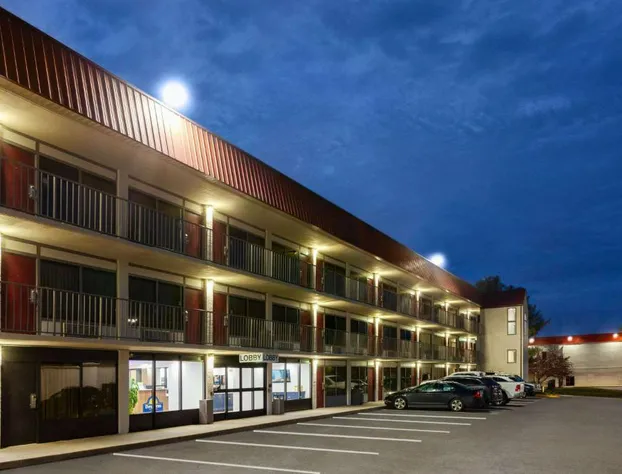 Super 8 By Wyndham Baltimore Northwest hotel detail image 2