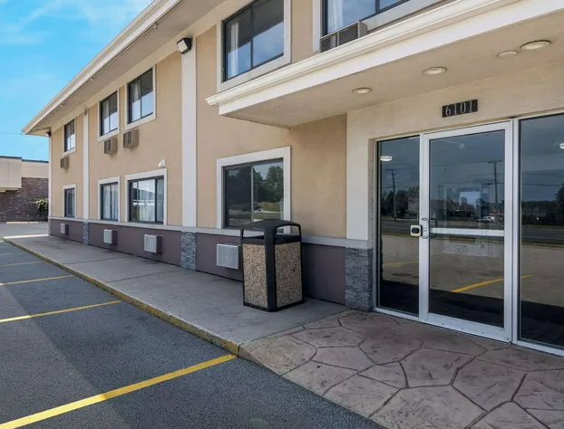 Econo Lodge Portage hotel detail image 2