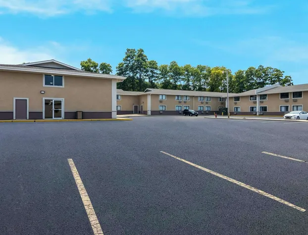 Econo Lodge Portage hotel detail image 4