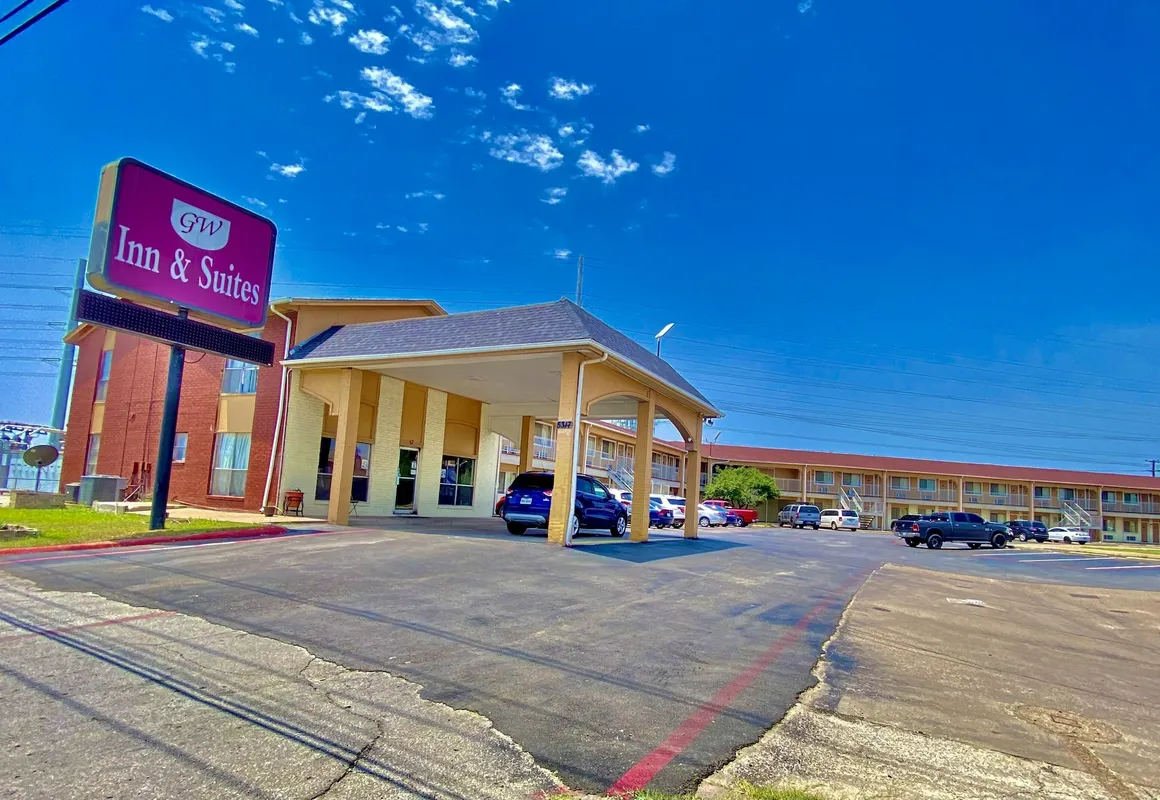 Great Western Inn & Suites - Saginaw hotel hero