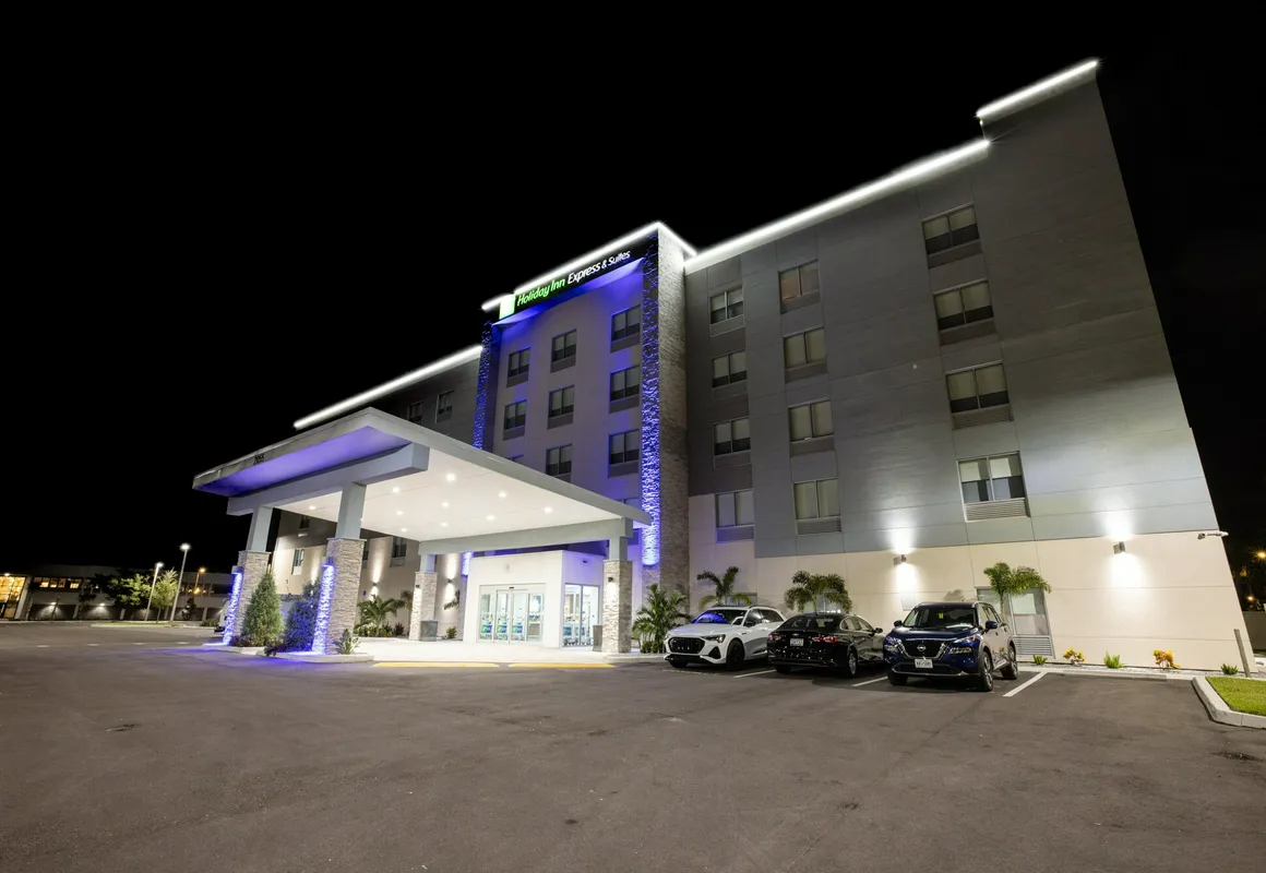 Holiday Inn Express & Suites Tampa Stadium - Airport Area hotel hero