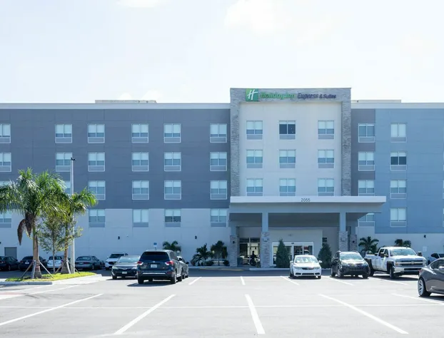 Holiday Inn Express & Suites Tampa Stadium - Airport Area hotel detail image 3