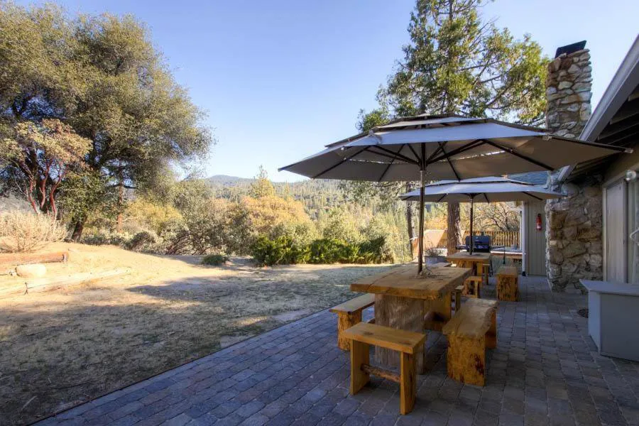 Lazy Bear Lodge hotel hero