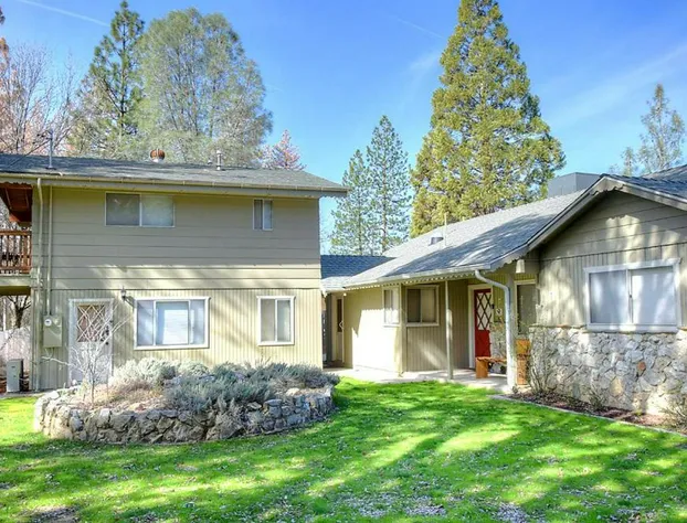 Lazy Bear Lodge hotel detail image 2