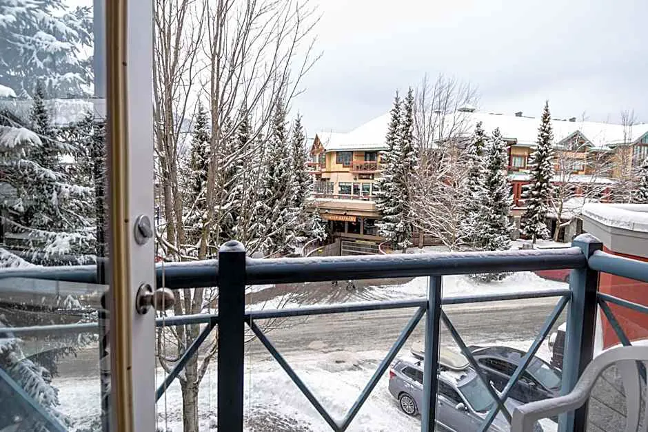 Alpenglow Lodge by Bill hotel hero