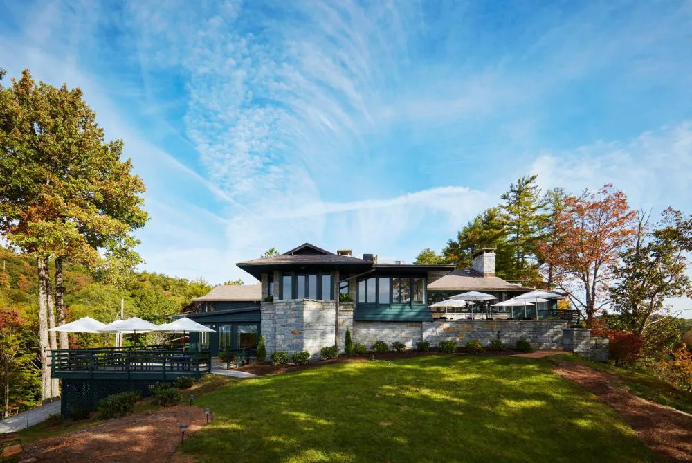 The Skyline Lodge hotel hero