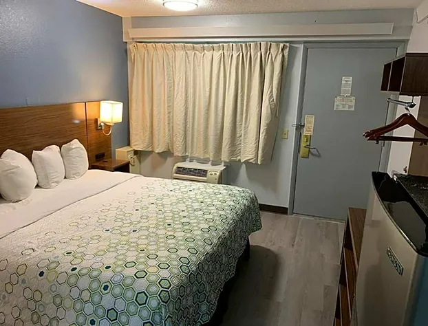 HomeTowne Studios By Red Roof Mystic - New London hotel detail image 4