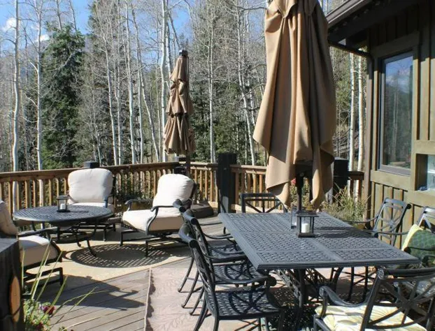 Three Peaks Mountain Lodge hotel detail image 3