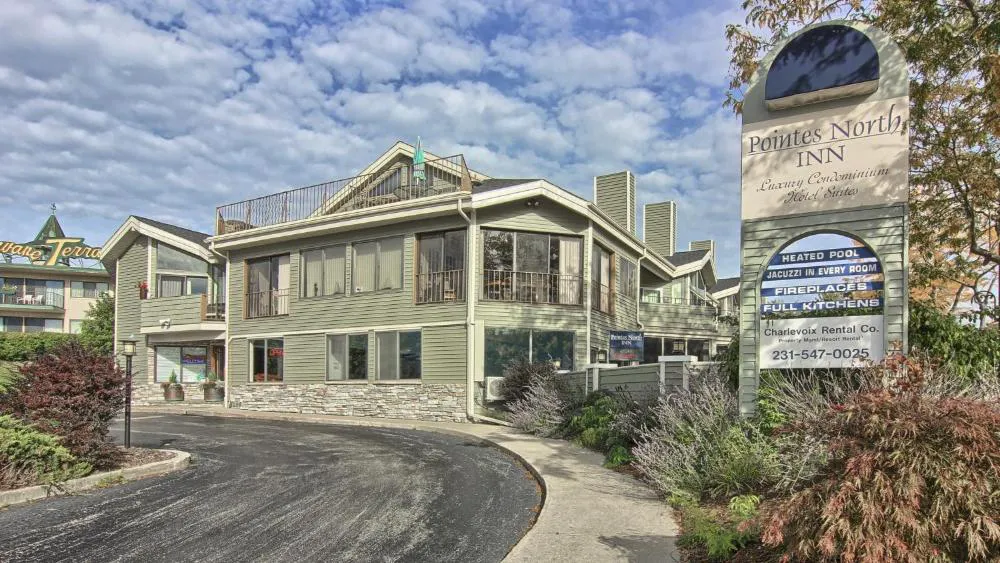 201 Pointes North Inn hotel hero