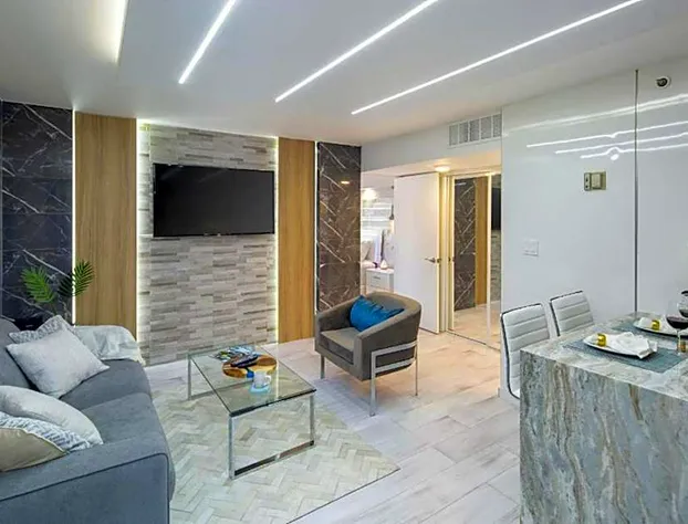 Executive Hotel Suite Downtown Free Parking hotel detail image 3