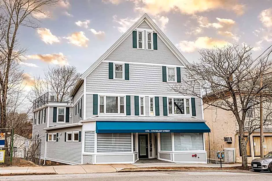 The Inn at Newton Highlands hotel hero