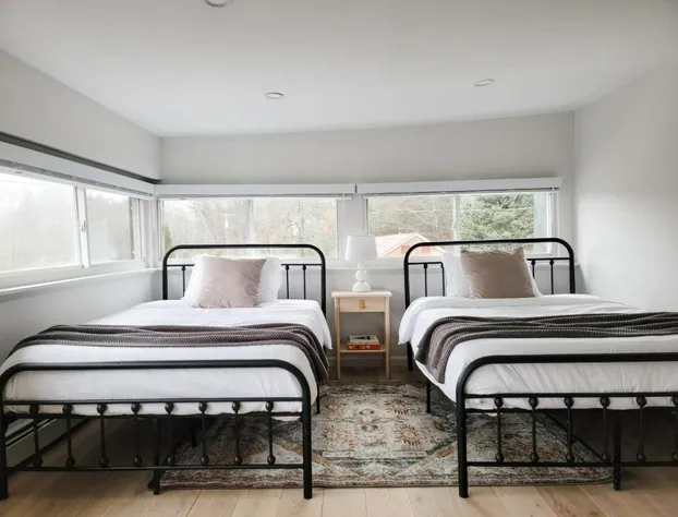 Hideaway Lodge - Glen Lake Lake George hotel detail image 3