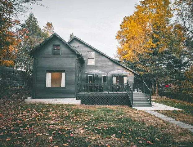 Alpine Lodge - Lake Placid Mirror Lake hotel detail image 1