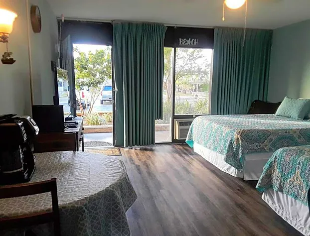 Benjamin's Pier at Laguna Reef Resort hotel detail image 3