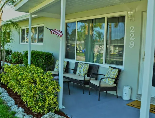 Deerfield Private Resort Style Home Mins To the Beach hotel detail image 2