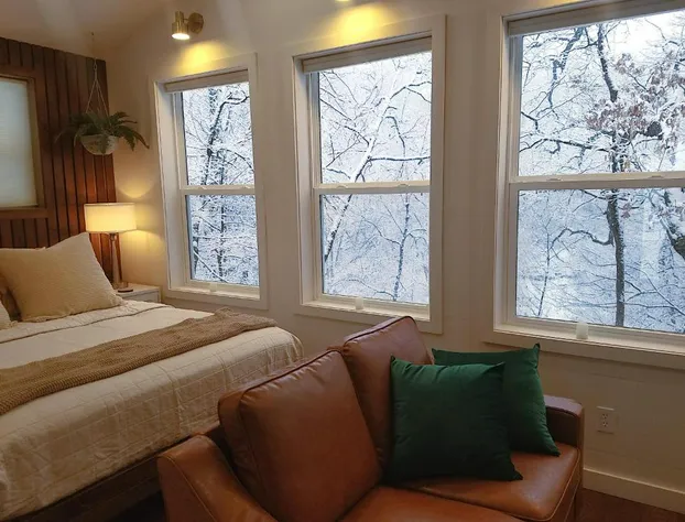 Emerald Little Lodge hotel detail image 4