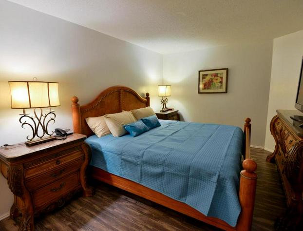 Deluxe Ocean front One Bedroom suite in Sandy Beach Resort hotel detail image 2