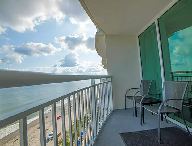 Deluxe Ocean front One Bedroom suite in Sandy Beach Resort hotel detail image 3